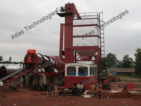 Asphalt mixing plant with 50 tons hot mix silo